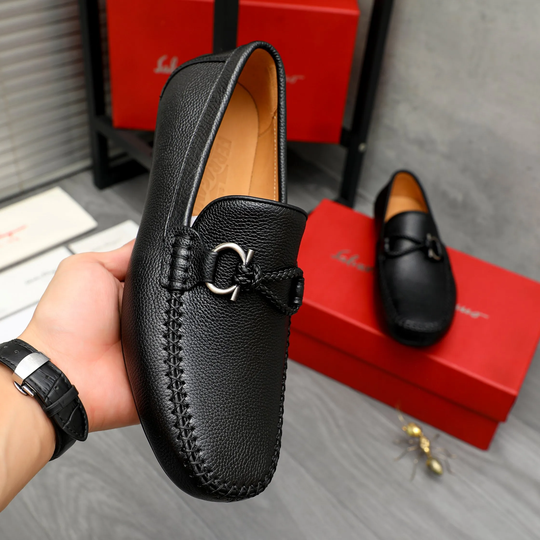 Men's shoes 💰480 Product trademark: Ferragamo "Ferragamo" casual slip-on shoes Regular size: 38-45 (45 is custom-made and non-returnable) Product materials: Selected pebbled cowhide upper, cowhide lining, rubber outsole